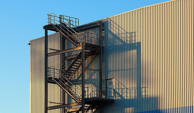 Pabellones modulares en otoño: diseño y confort frente al clima cambiante
