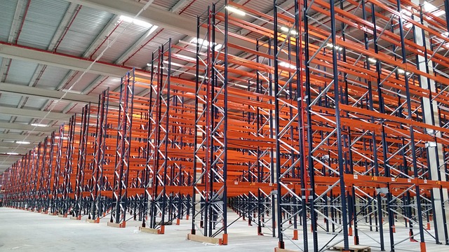 Normativas esenciales para pabellones modulares en España: cumplimiento y garantías